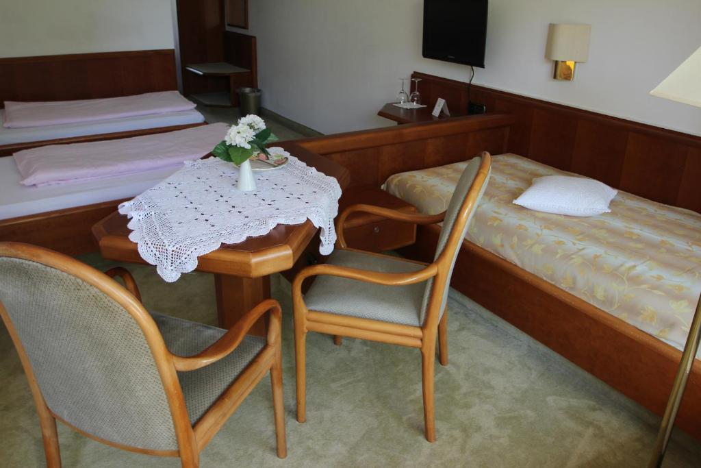 Hotel Am Kurpark Bad Wimpfen Szoba fotó